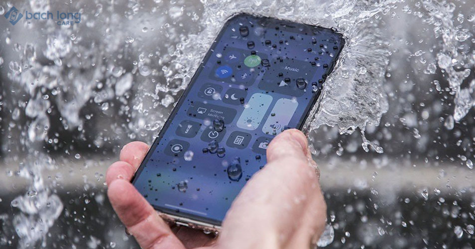 Cách “cấp cứu” iPhone 14 bị vô nước hiệu quả