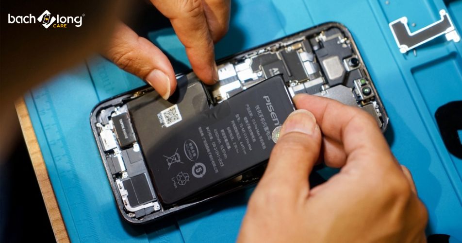 Có nên thay pin Pisen chính hãng cho iPhone 12 Mini không?